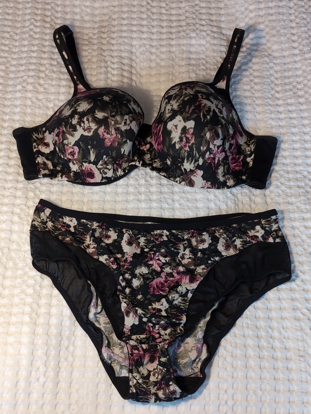 Floral Lace Underwire Bra & Brief Set - Black with Pink Floral